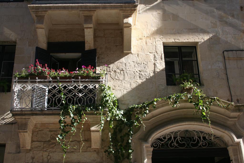 Palazzo Valletta Suites Exterior photo